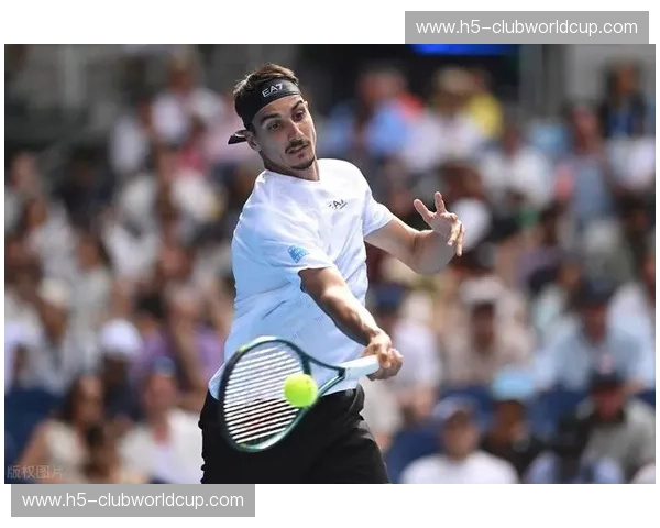 澳网最新:全景透视2025赛季的热浪与黑马 澳网最新:全景透视2025赛季的热浪与黑马