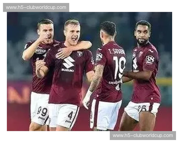 红土与铁血的交响:当都灵公牛遇上莱切之狼,意甲最纯粹的灵魂博弈 红土与铁血的交响:当都灵公牛遇上莱切之狼,意甲最纯粹的灵魂博弈